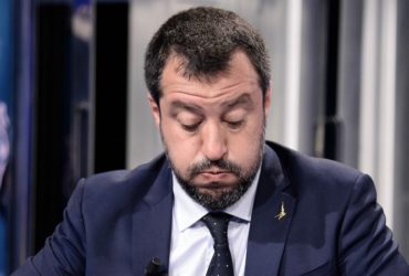 Salvini, Anonymous ha pubblicato online 70mila email della Lega e dei suoi iscritti: scaricabili anche documenti dâidentitÃ 